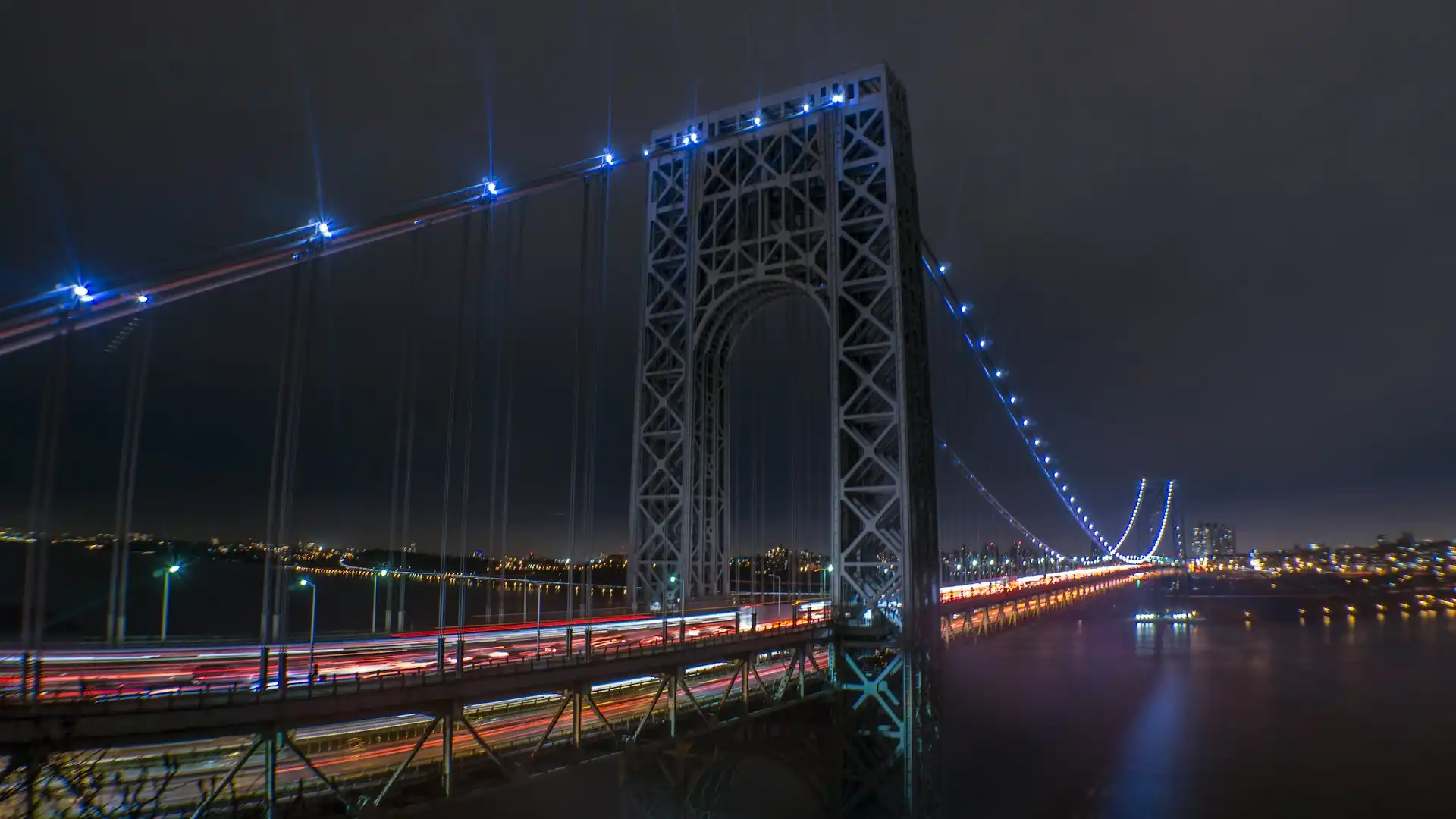 George Washington Bridge Lower Level Closed After Debris Falls Onto Cross-Bronx Expressway George Washington Bridge Lower Level Closed After Debris Falls Onto Cross-Bronx Expressway